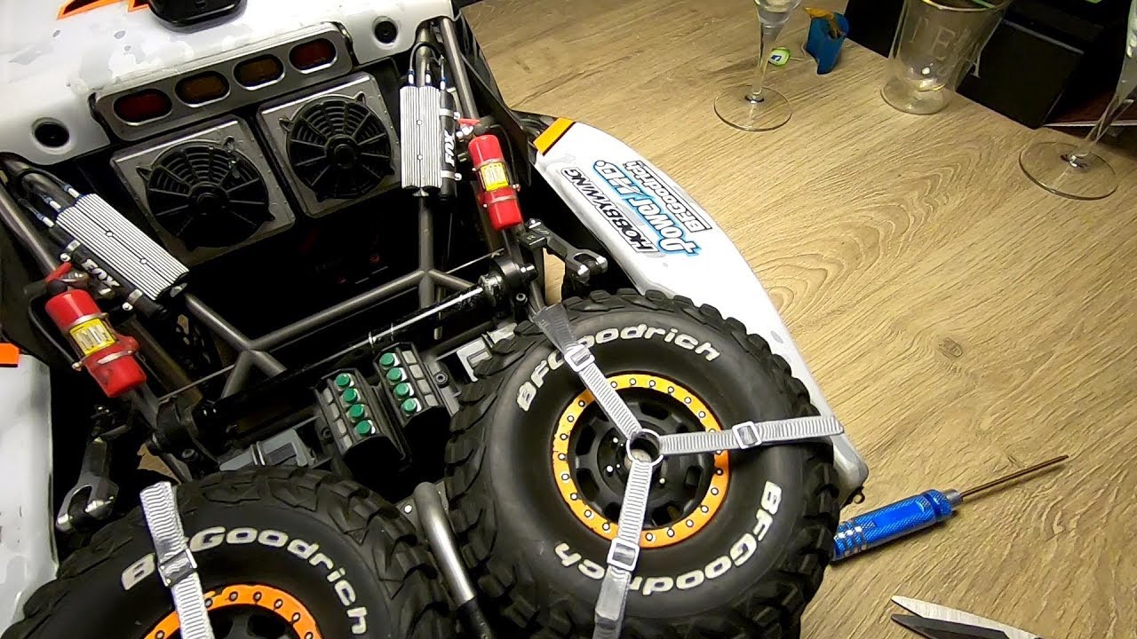 Traxxas UDR aluminum servo horn and arm, tire straps (pt 16)