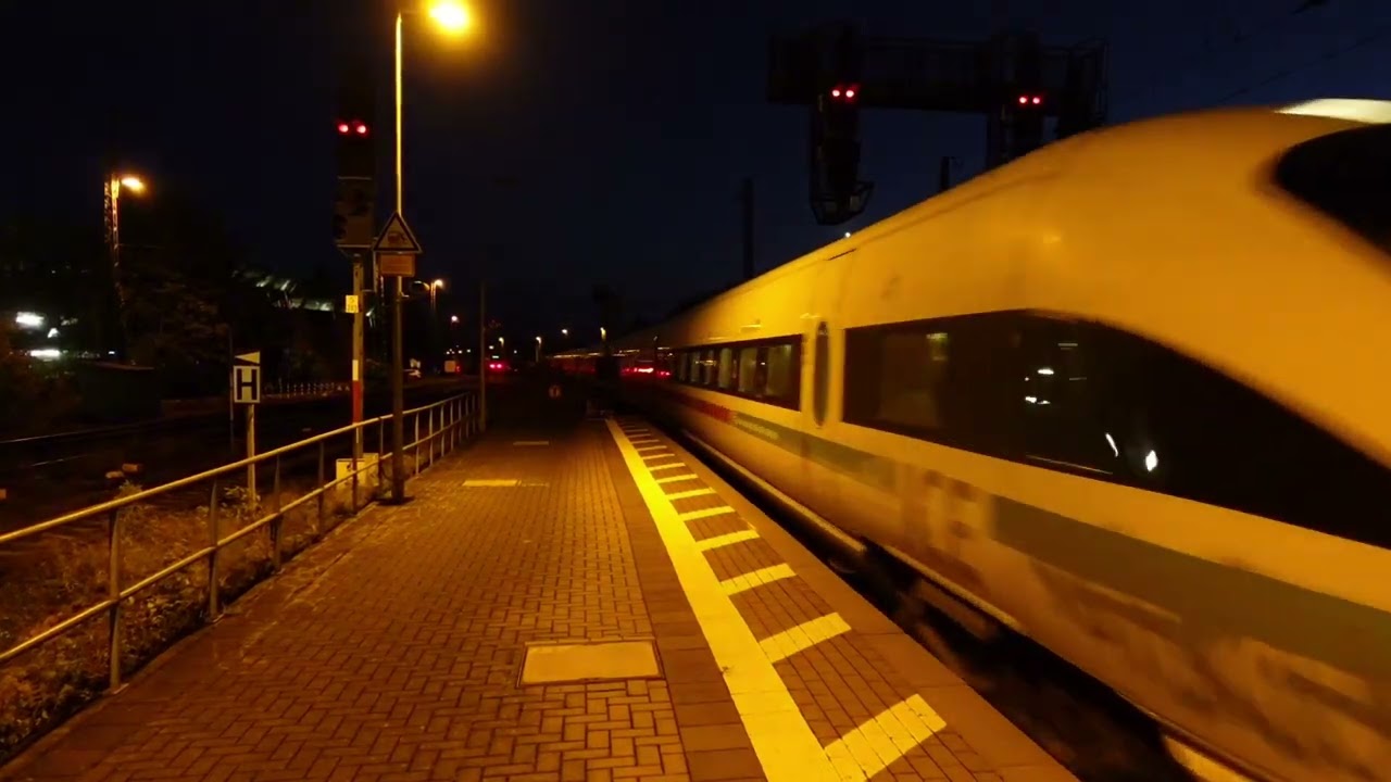 Der Bahnhof Lüneburg bei Nacht.