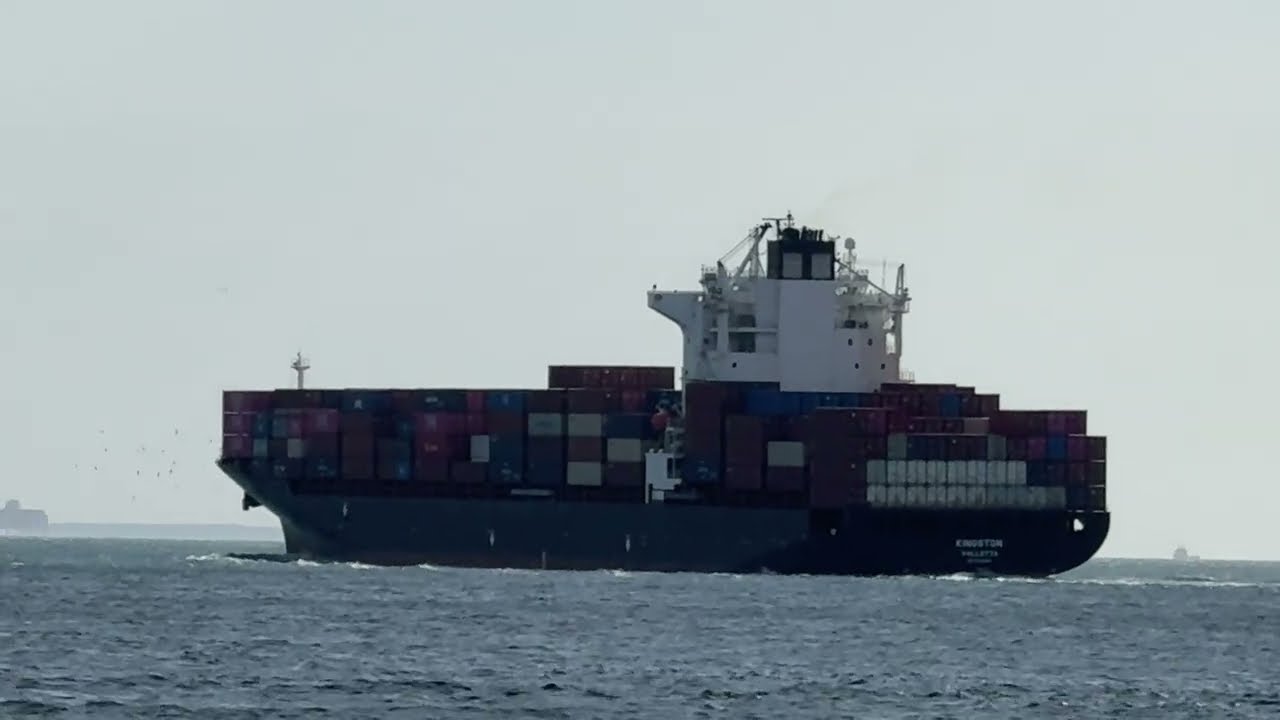 Containerschiff KINGSTON auf dem Weg von Istanbul nach Pir&auml;us