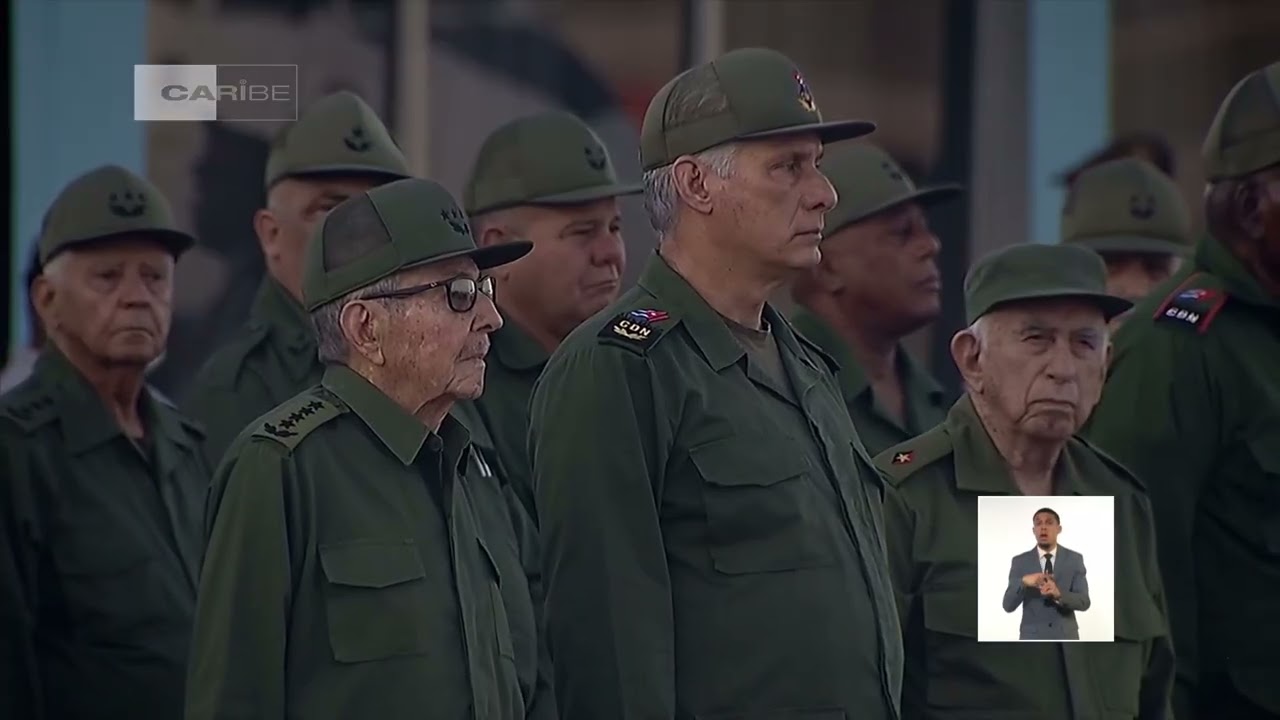 Asisten Raúl y Díaz-Canel a ceremonia militar de combatientes cubanos caídos en Venezuela
