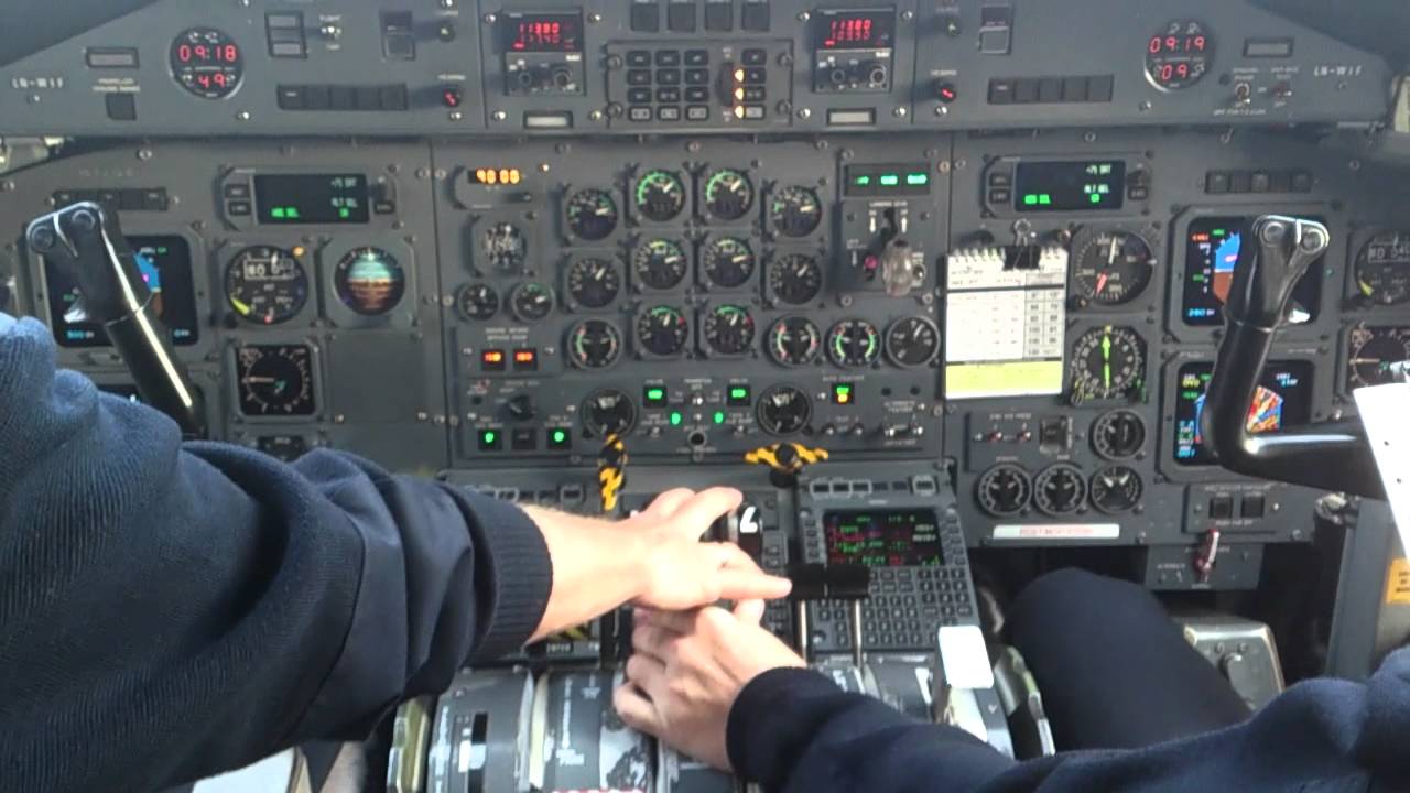 Widerøe Dash 8-103 LN-WIF takeoff from Tromsø Airport, from the cockpit!