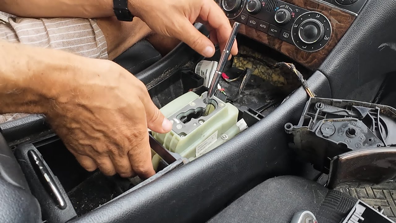 How to Remove Mercedes Benz Gear Shifter gearbox 722 6   W203 C Class DIY Part 1