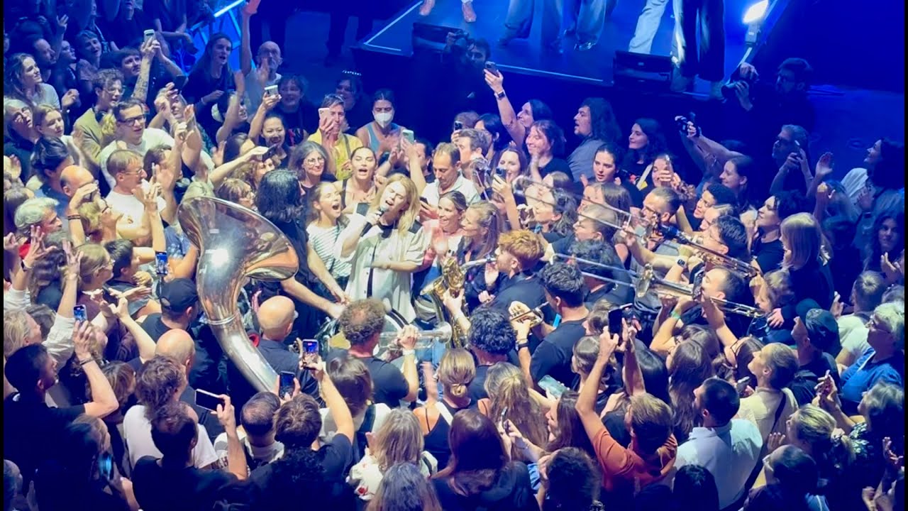 Zaho de Sagazan avec les Irréductibles à l'Olympia