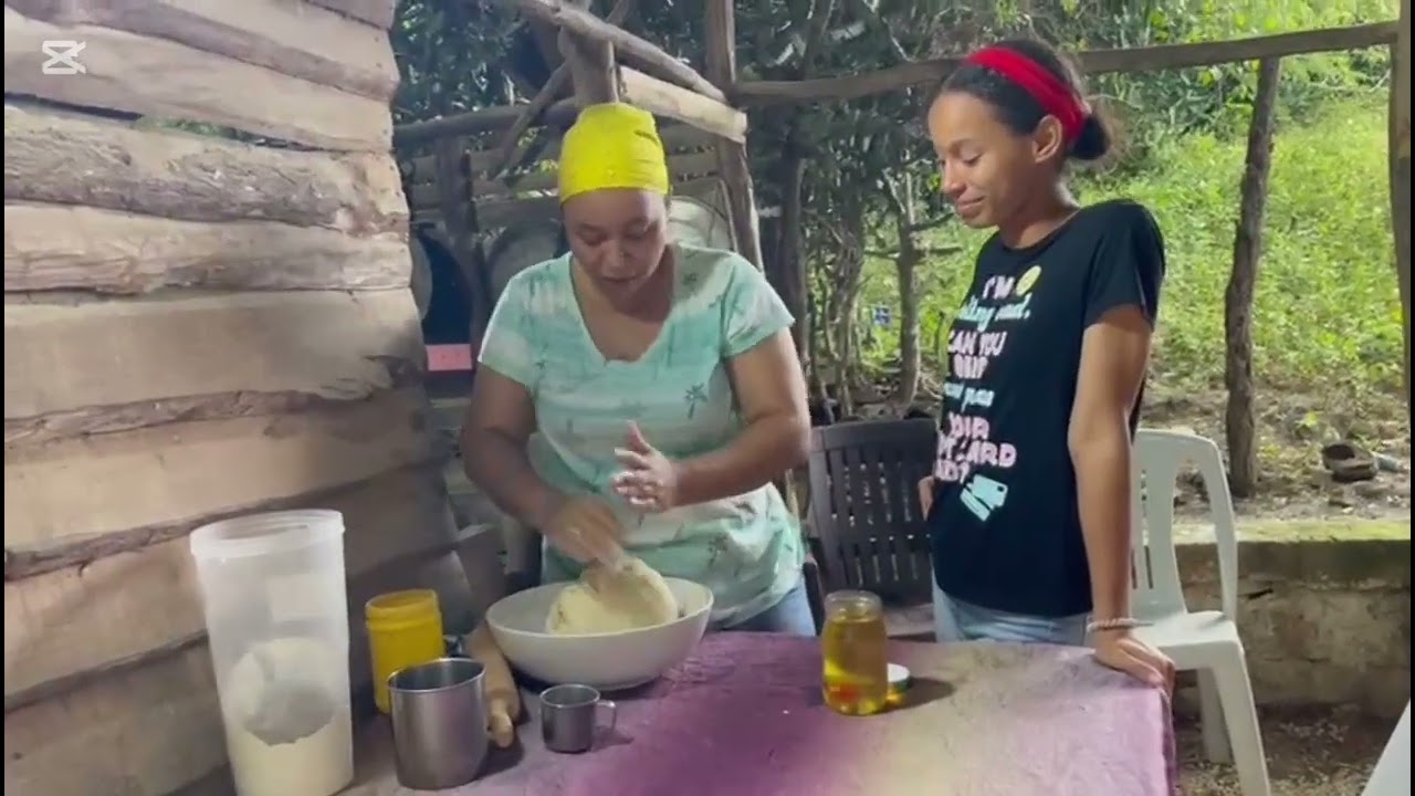 Haciéndole unas arepas a la vecina 🫓😋😊