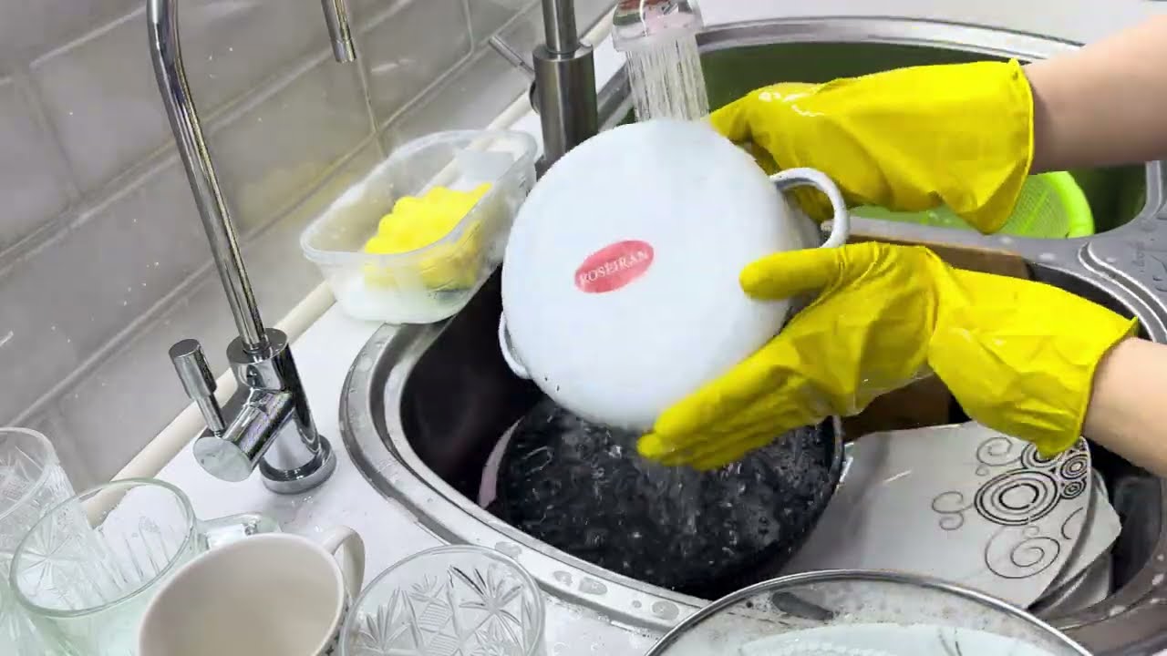 Watch-You Won’t Believe How Relaxing Dishwashing Can Be – ASMR at Its Finest!