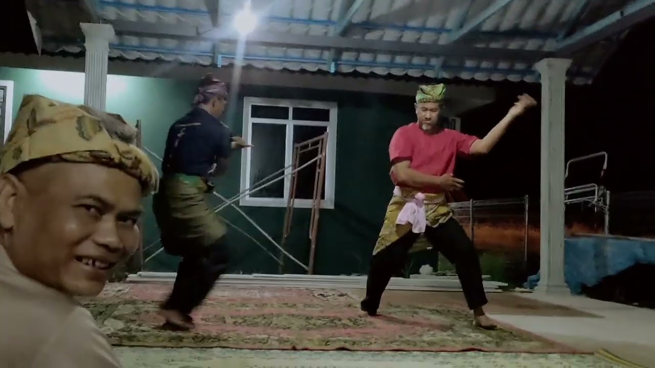 persembahan seni silat pulut bersama otai
