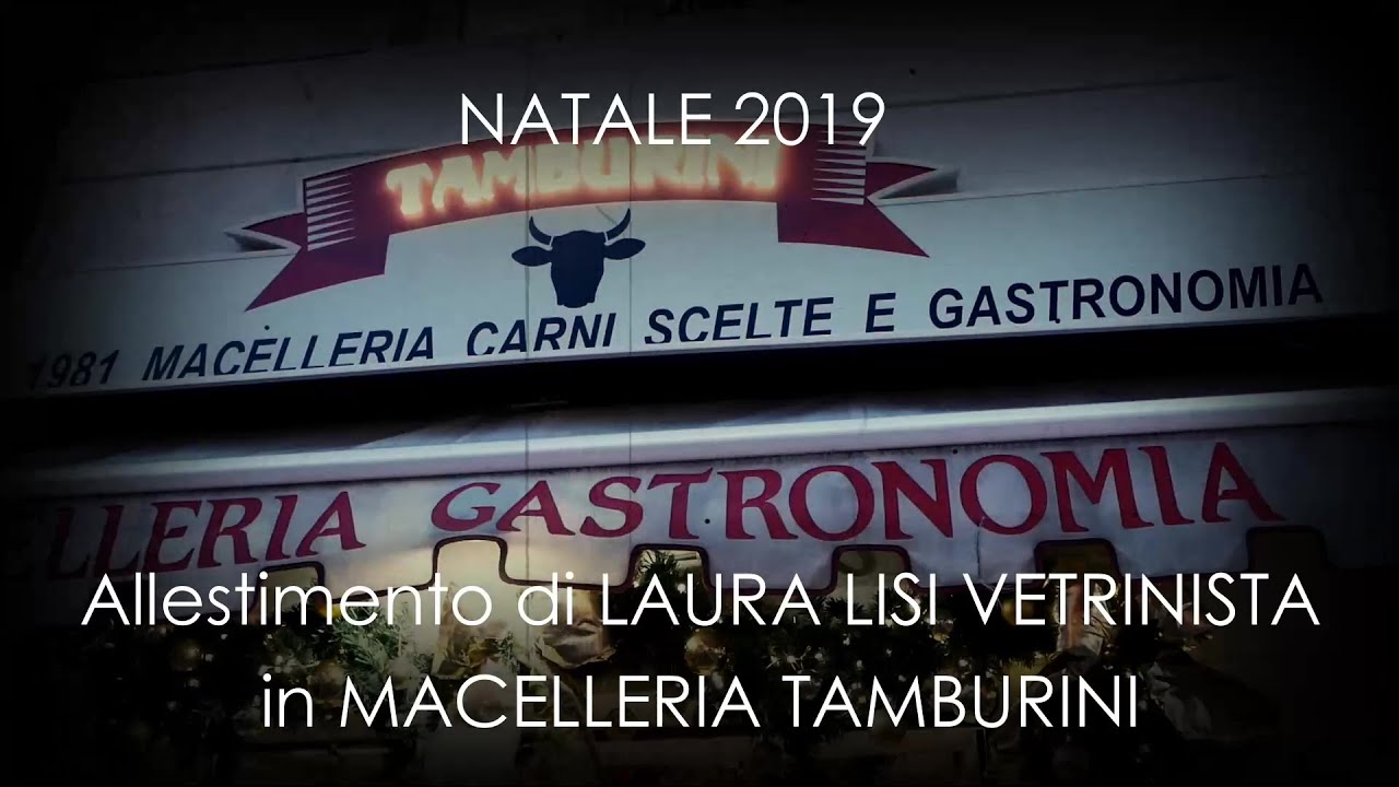 Allestimento rustico in rosso e oro per il Natale 2019 della Macelleria Tamburini a Trieste