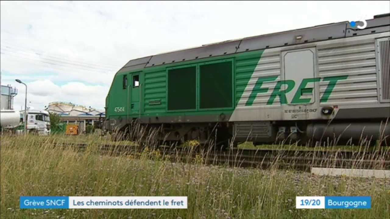 Grève SNCF : des cheminots rouvrent symboliquement une ligne de fret à Longvic