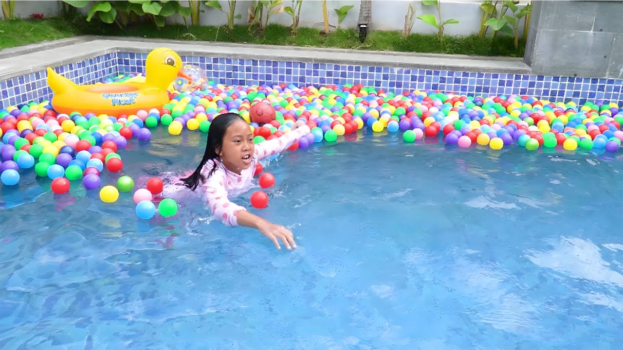 KEYSHA DAN AFSHEENA MANDI BOLA SAMBIL MENYELAM - MINTA DIBELIKAN EKOR MERMAID 🧜‍♀️