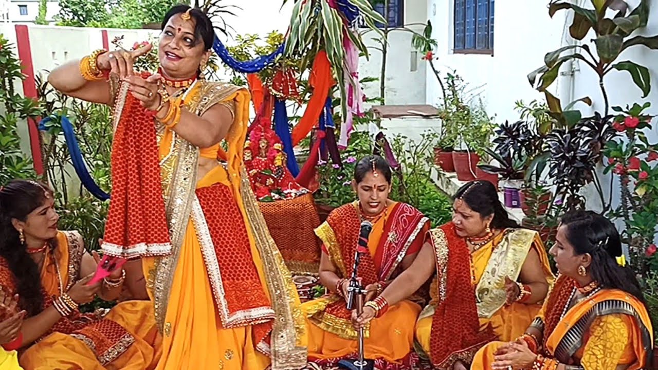 मैया रानी का भजन दिल छू जाएगा ठुमक ठुमक बाजे पायलिया मैं तो चली मां कि नगरिया