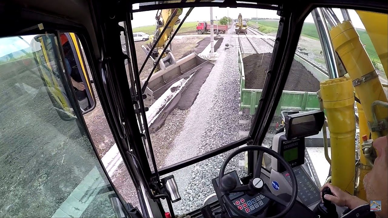 Railway Liebherr 900 with tiltrotator - cab view