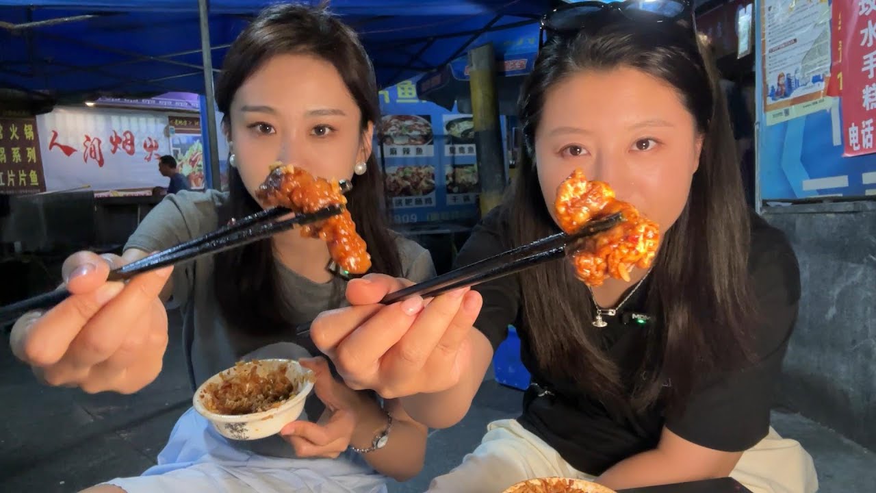 【寻尝姐妹】要不是二妹点了7盘肉，贵阳的地摊火锅10块钱就够吃了！