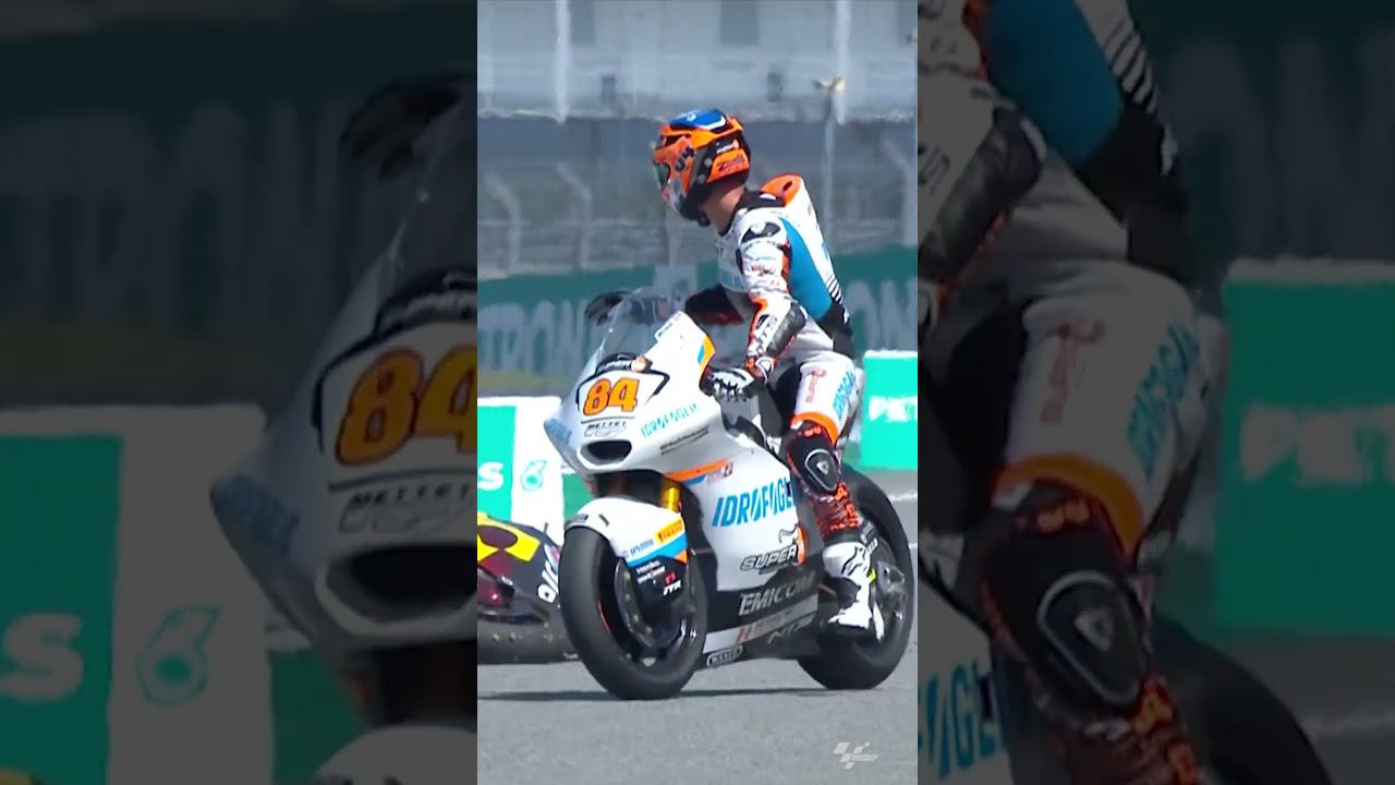 Arbolino & vd Goorbergh collide in pit lane! ❌ | 2024 #ThaiGP