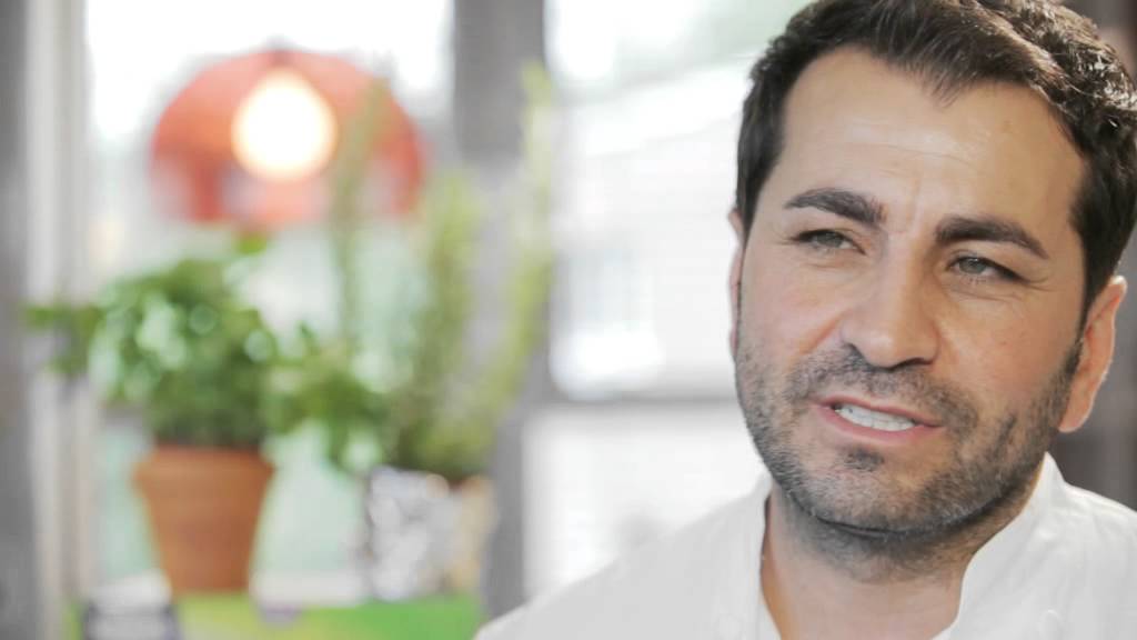 Saibling auf Kürbis-Sauerkraut: Ali Güngörmüs kocht mit Küchenchef Jörg Götte