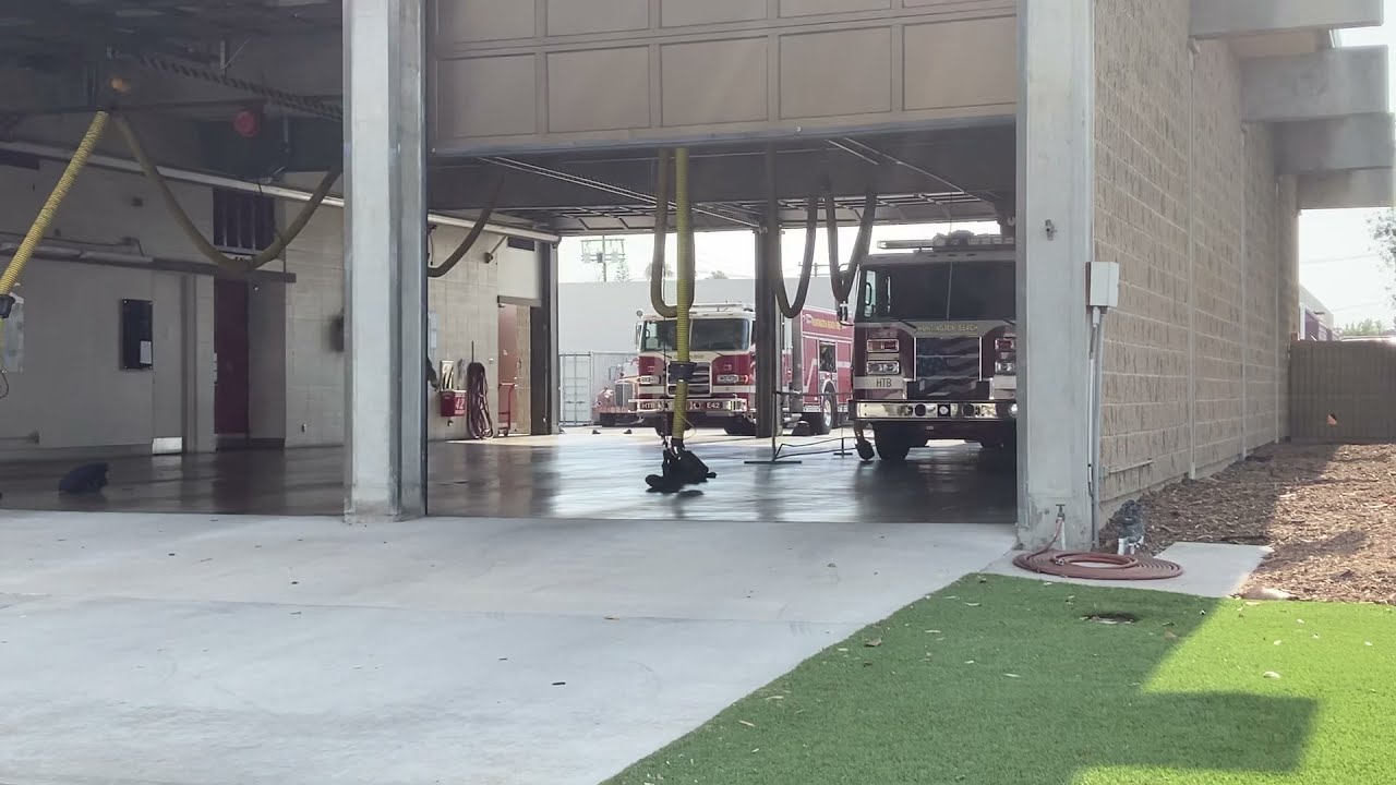 Huntington Beach Fire Department Truck 42 and Engine 42 Responding Code 3
