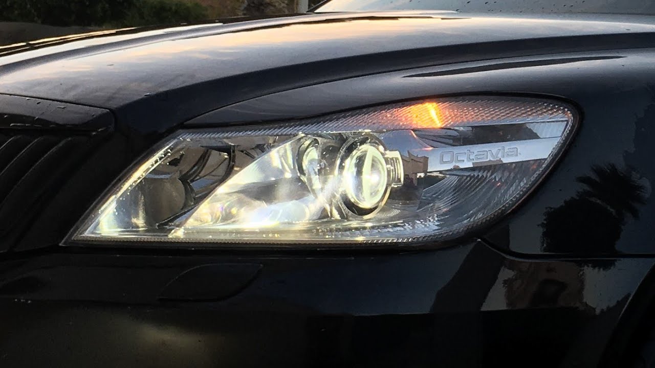 How to replace Xenon light BULBS in skoda octavia 2 تغيير لمبات الزينون سكودا اوكتافيا (فانتازيا)