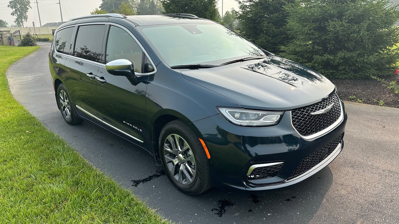 Feature Walkthrough For Our 2022 Chrysler Pacifica Hybrid Pinnacle.