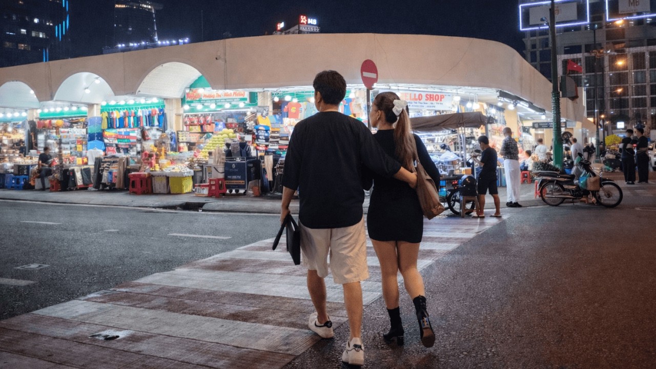 Calm Ho Chi Minh City (Saigon) Night Walk | Real Street Sounds