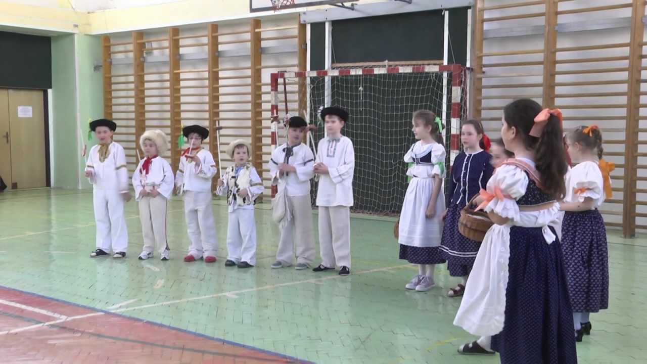 Fašiangy a Pochovávanie basy v ZŠ Kanianka 21.2.2012.f4v