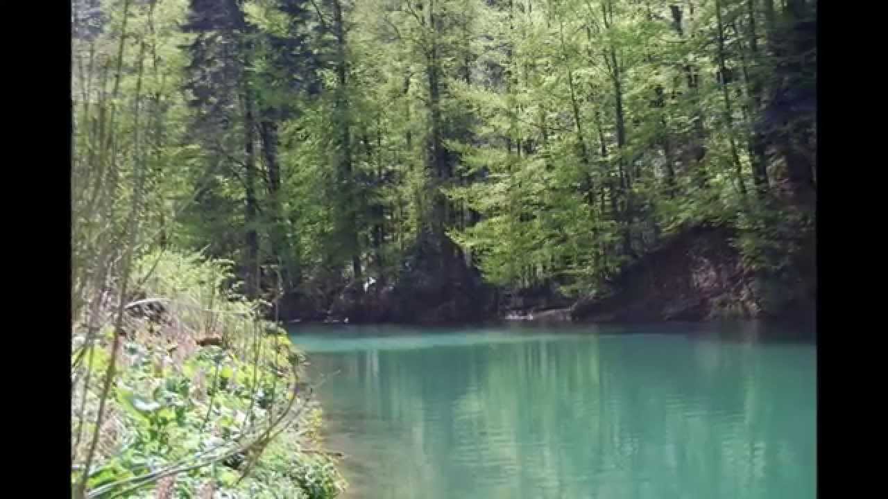 Le lac vert des Gorges du Pichoux