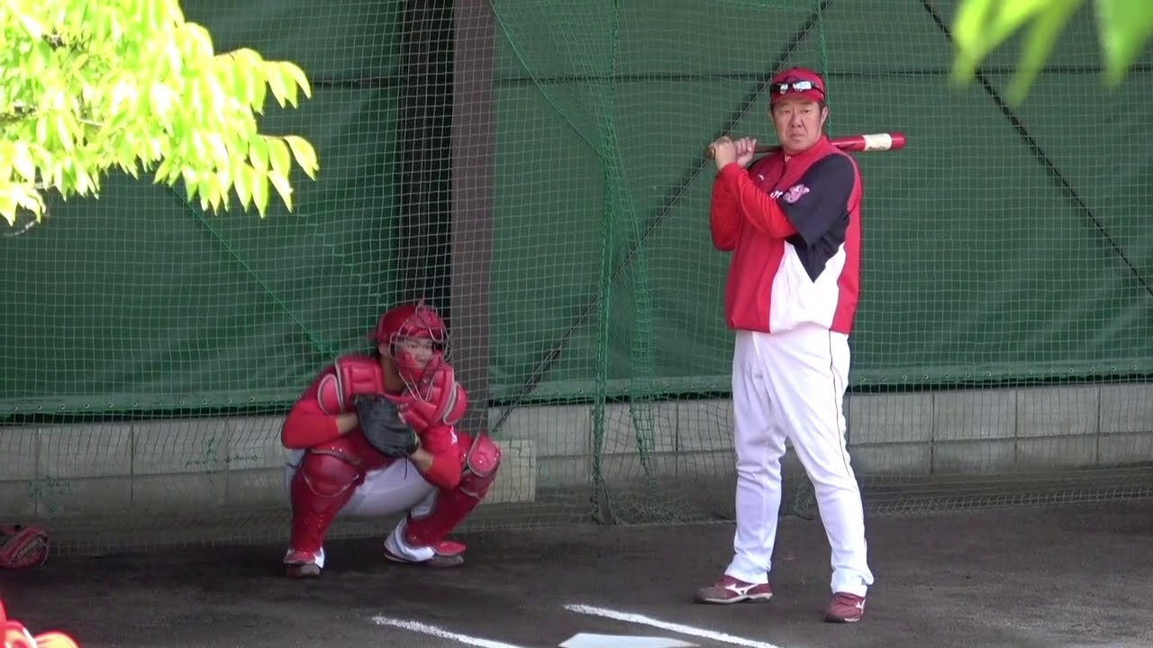 坂倉のミット音がショボすぎて佐々岡さんがww