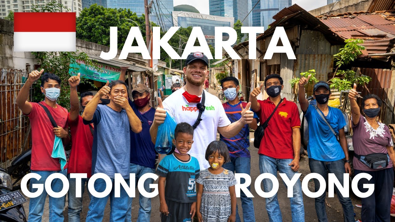 Helping Strangers in Jakarta Indonesia (Gotong Royong)