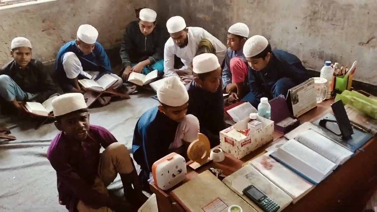 কুরআনের পাখিরা আমার দেশের গর্ব। কি মধুর সুরে পড়ছে তারা কুরআন। 