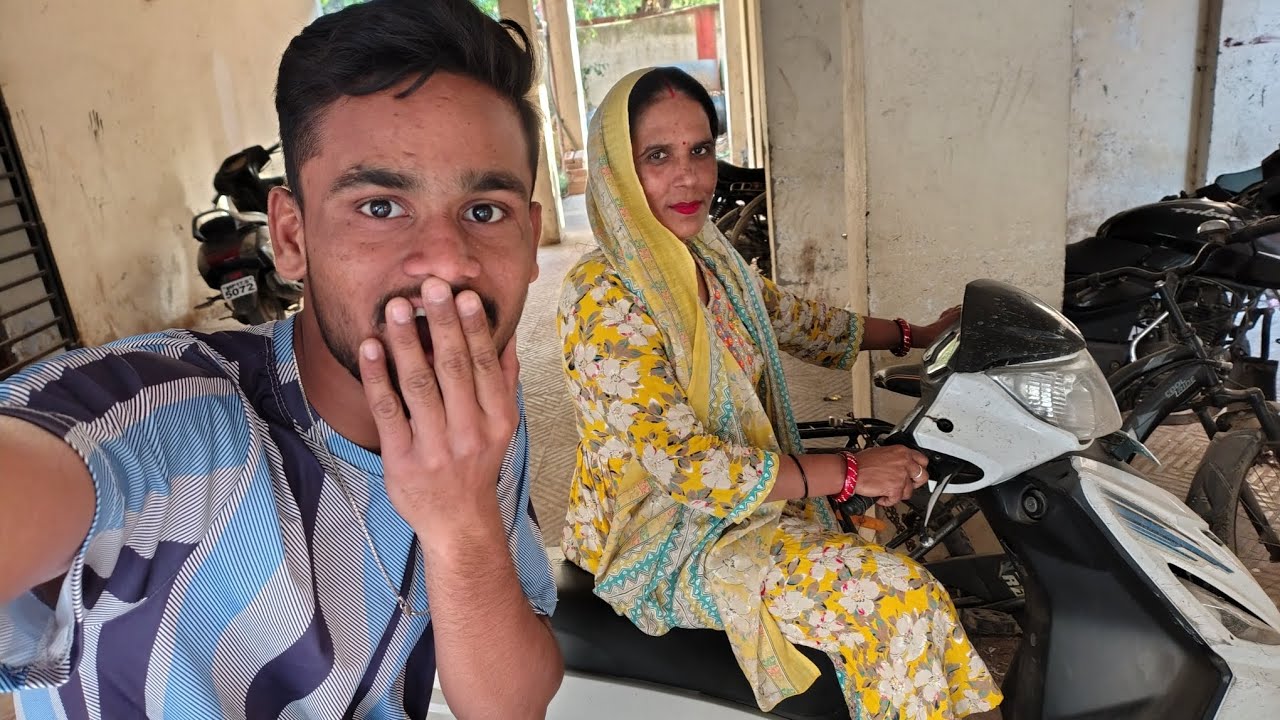 Scooty utha Nhi Paa Rhi pilot Banaegi 🥶😄 || Badi Mummy 