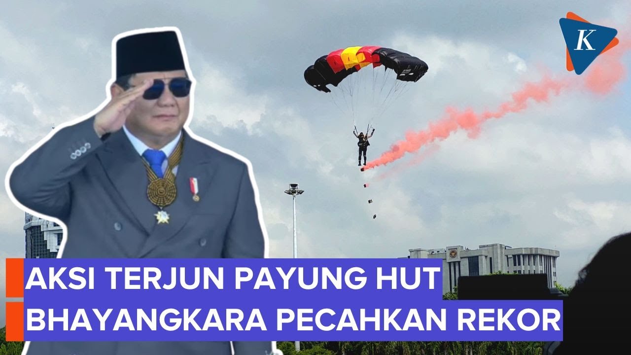 Momen Polwan Penerjun Payung Mendarat di Depan Prabowo
