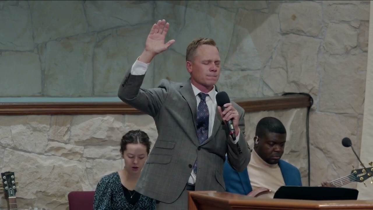 Let the weak say I am strong (Hosanna) medley - Brother Ben Erickson and congregation