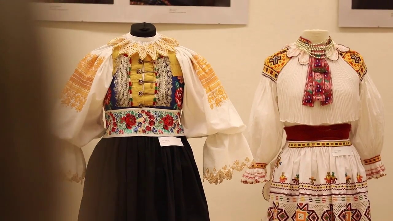 Viete, z čoho sa sklad&aacute; slovensk&yacute; kroj?