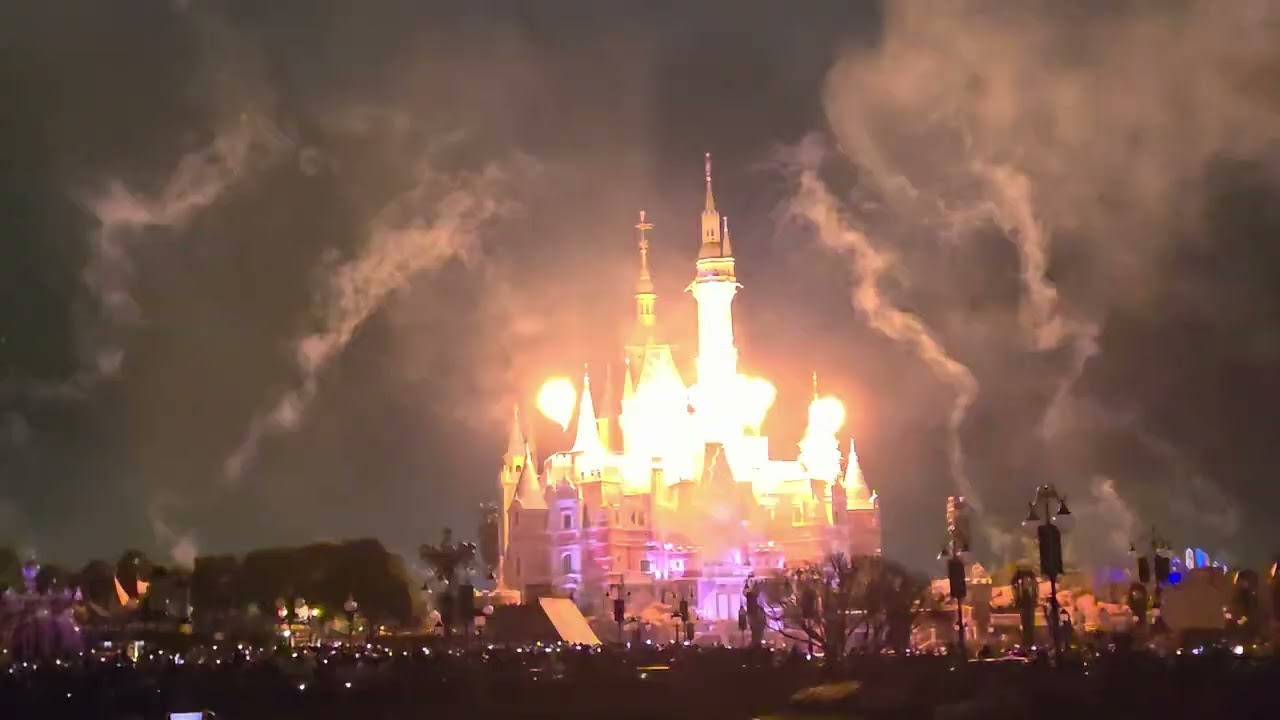 Shanghai disneyland illuminate #travel#china#shanghai#disneyland#ofw#foryou#fyp#fireworks#magical