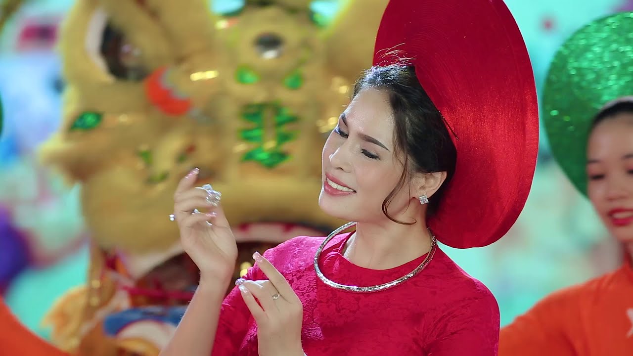 ĐÊM GIAO THỪA NGHE MỘT KHÚC DÂN CA - CA SỸ HOA HẬU  THÙY DƯƠNG