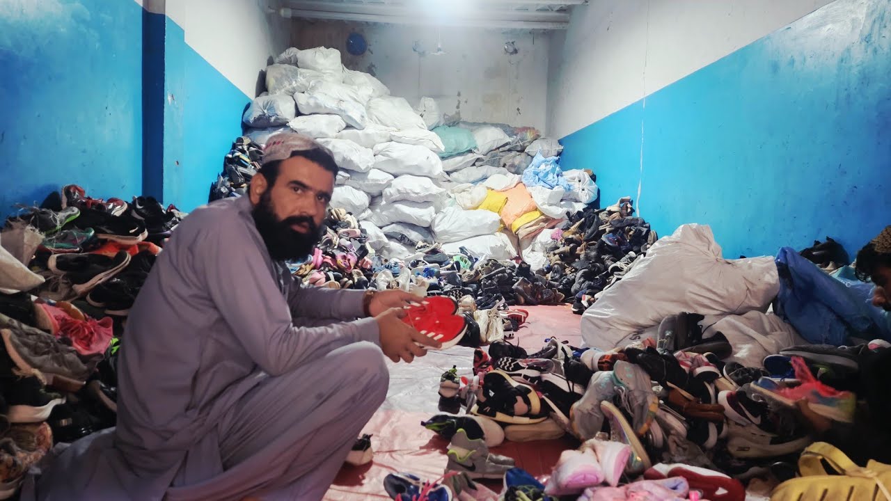 Imported shoes In Half Price|| Landa Bazar In Karachi||Branded Shoes ||Landa Shoes Wholesale Market 