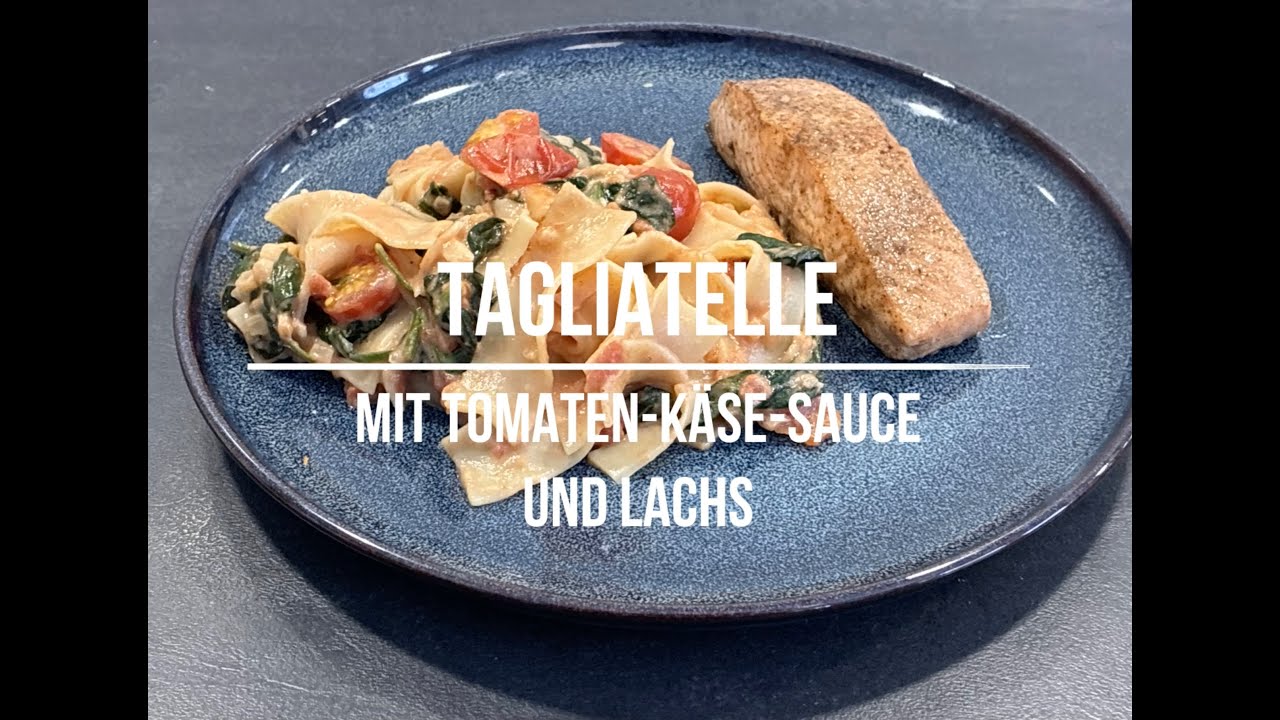 Tagliatelle in leichter Tomatensauce mit Spinat und gebratenem Lachs