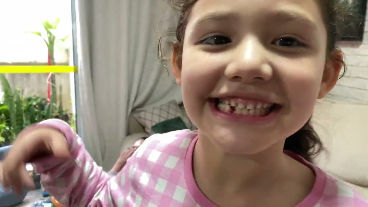 Lorena Arranca Outro Dente Sozinha! 😱 | Desafio do Fio Dental