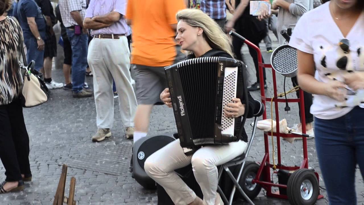 Rome Travel: Beautiful accordion/bandoneon player in Piazza Navone