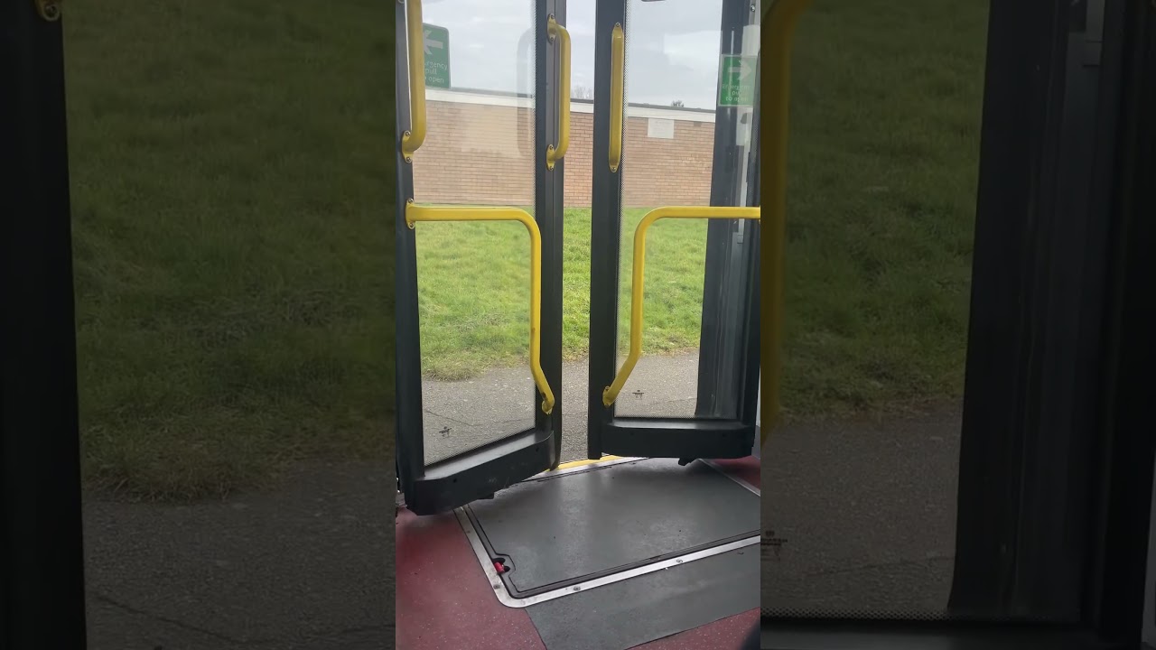 Doors closing on a Diamond Bus ADL Enviro200 30710