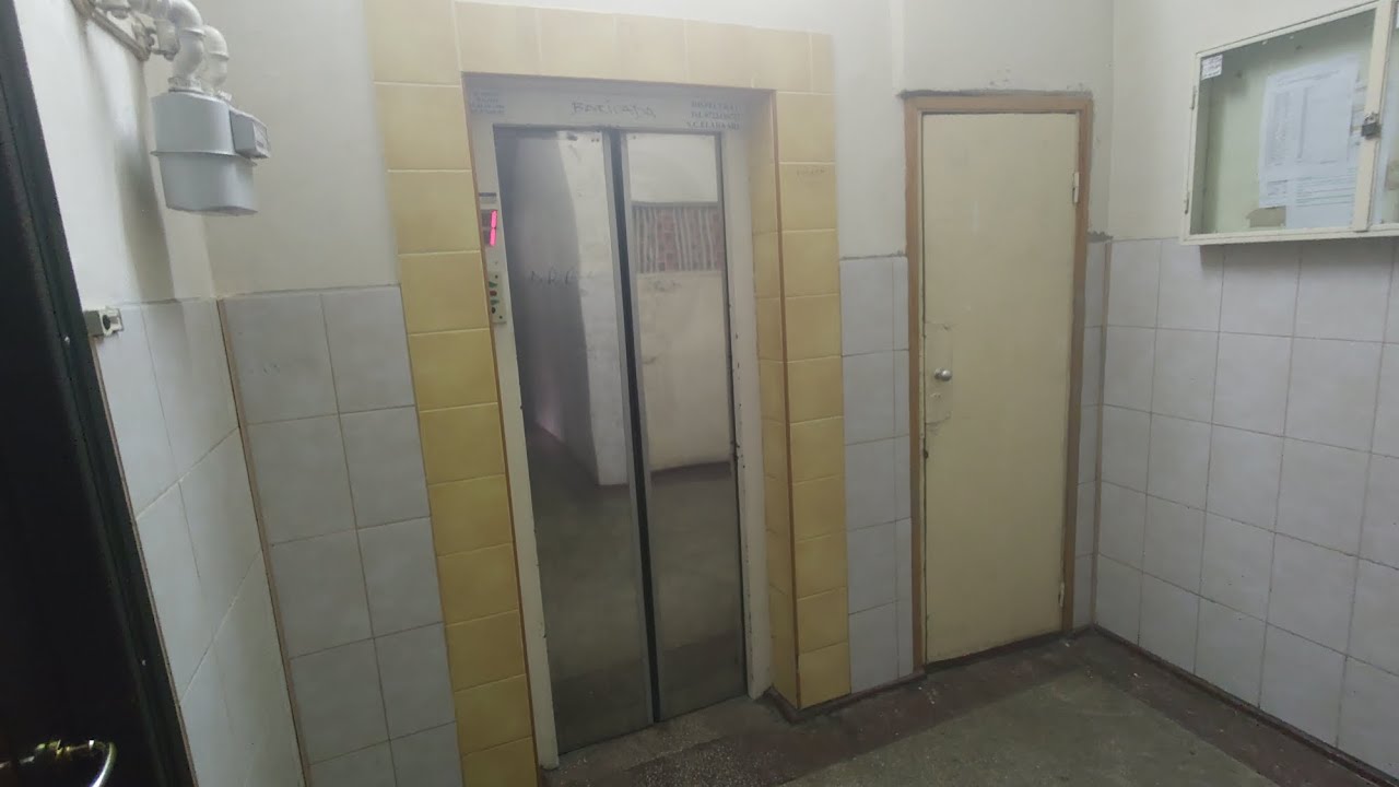 Old IFMA Traction Elevator ( Mod. By Elada) @ B-dul Gării Nr. 38 Bl.227 Sc.A, Brașov, Romania