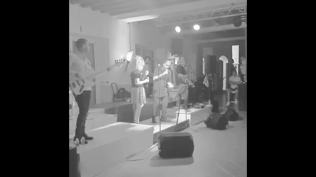 Joe Minor:live performance with the Volcano