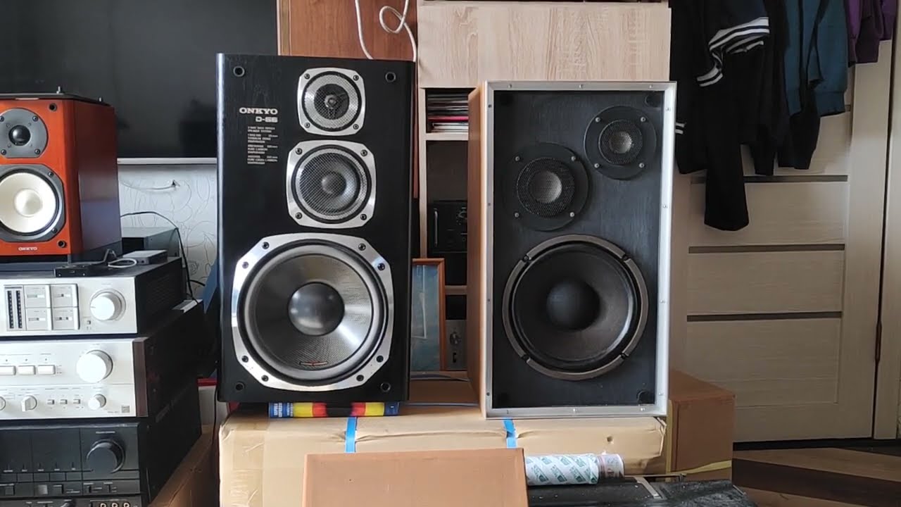 ONKYO D66X vs E313A