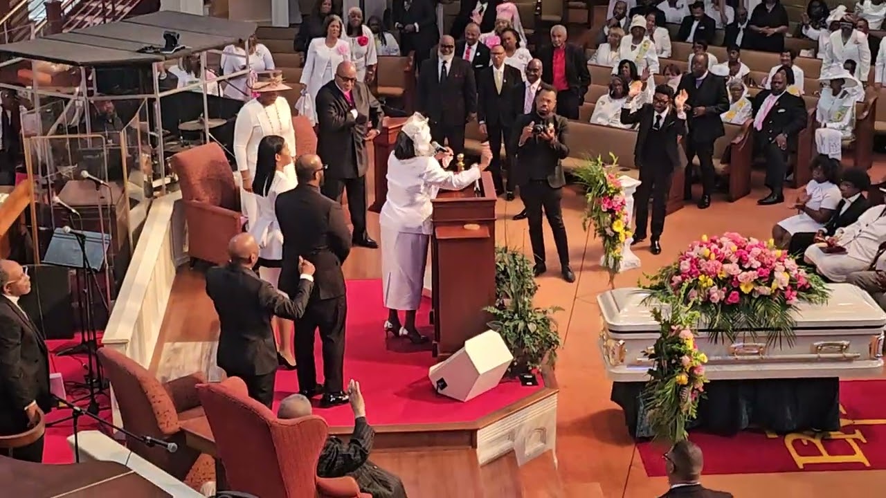 Apostle Wanda Cail giving remarks at her sister's Homegoing Evangelist Debra Williams Praise Break!