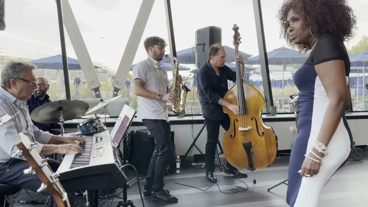 The Tavares Jazz Band - Ain't Misbehavin