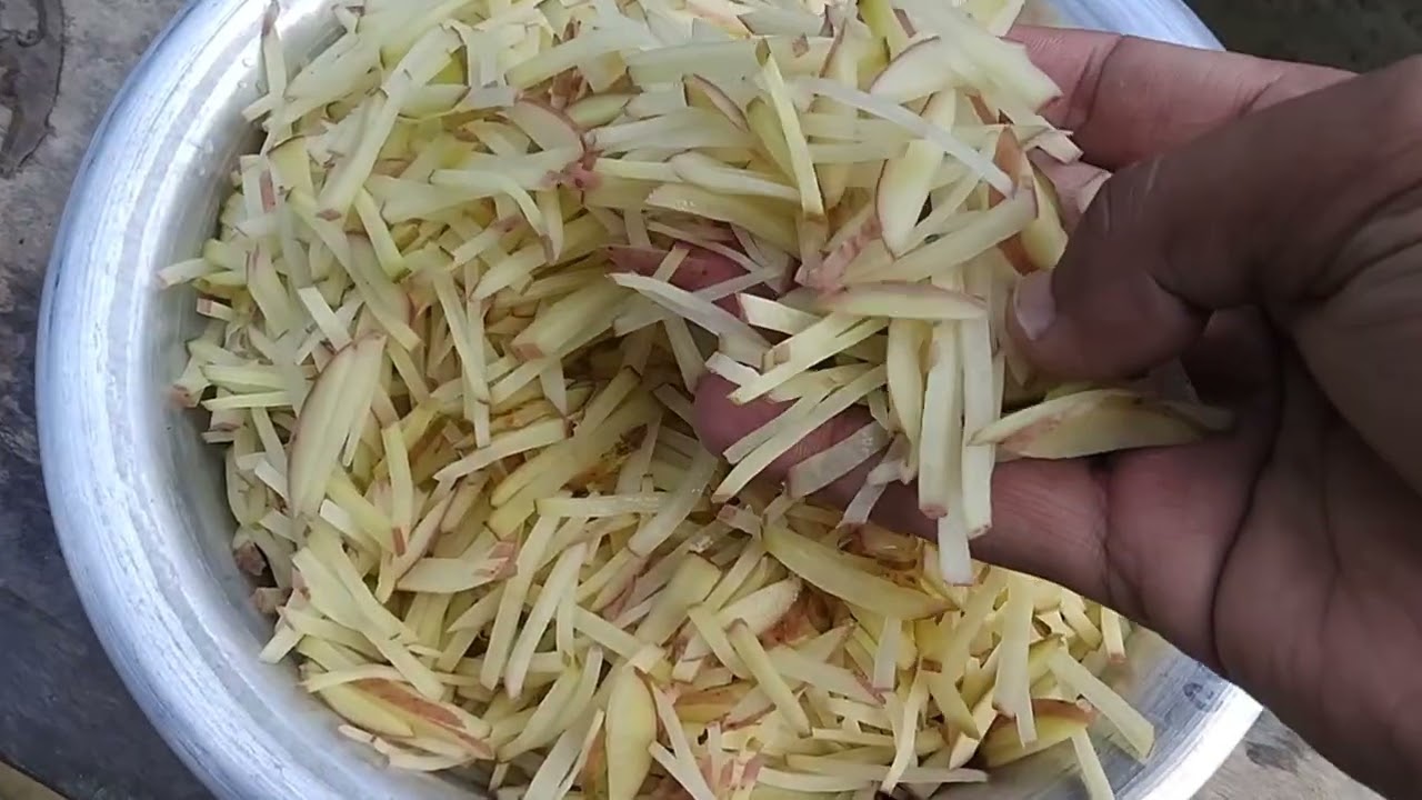 বাড়িতে খুব সহজে আলুর চিপস বানানো যায়। 