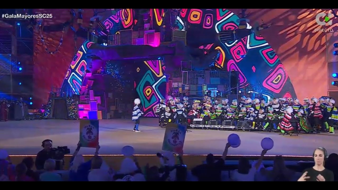 Actuación de Reconecta2. Gala Elección Reina Mayores. Carnaval Santa Cruz de Tenerife