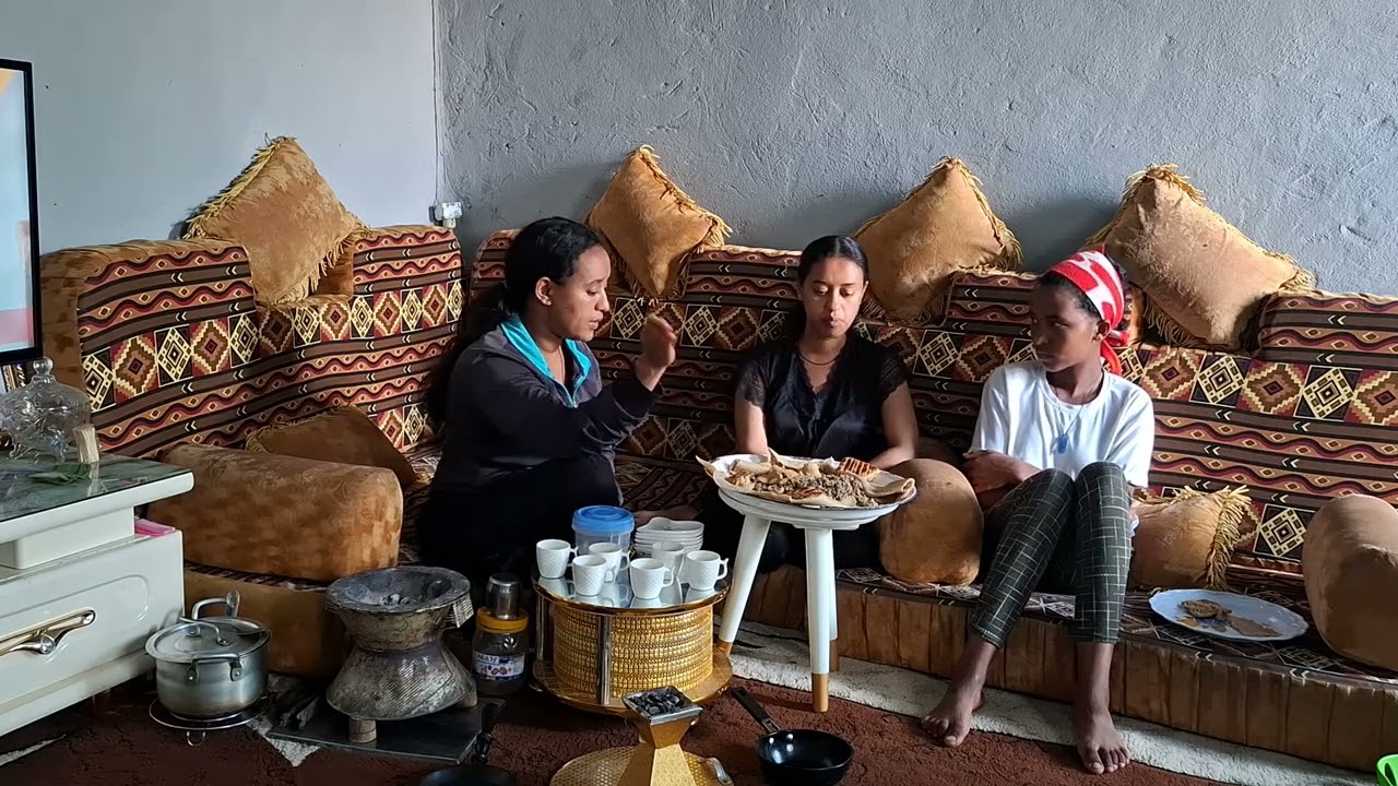ምሳና መኣዲ ኣይትቅረቢ 🥺🥺 ኣነን ወይንሸይን ንሳምሪ ጉድ ገይርናያ ፤ ንከትኣምን ክበኪ ንኡሽተይ ቀርዩኒ 🙈😂🤣