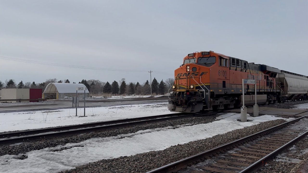 BNSF #6100 & BNSF #5899 lead this EB manifest. Staples Sub