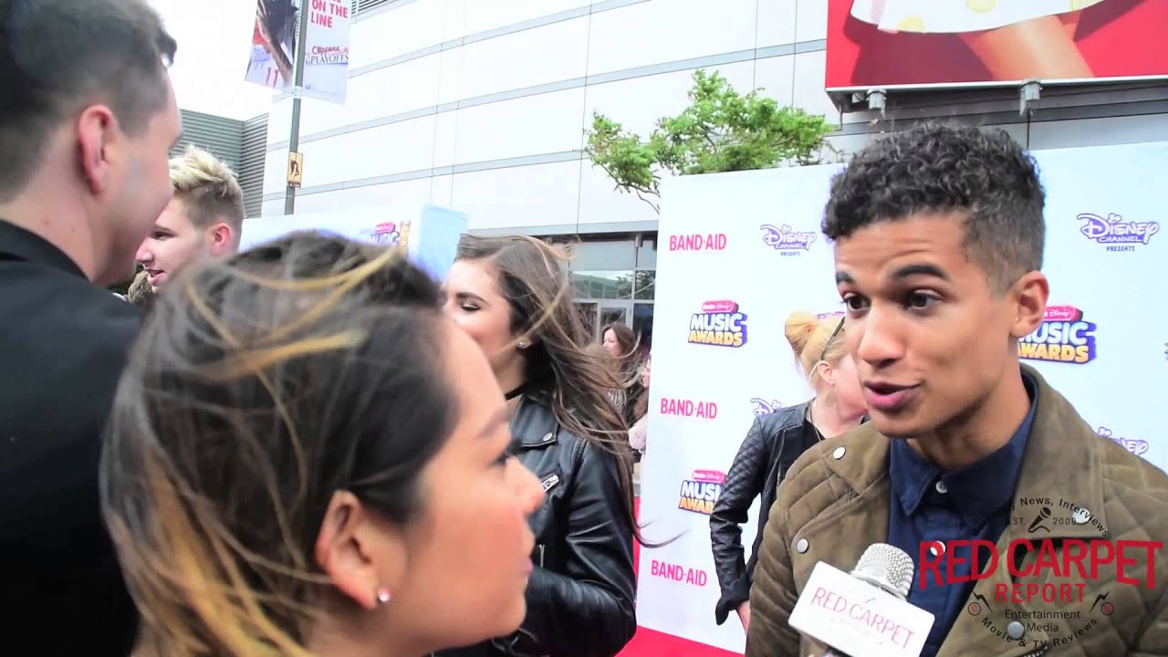 Наше интервью с Джорданом Фишером #TeenBeachMovie2 на церемонии вручения премии Radio Disney Musi...