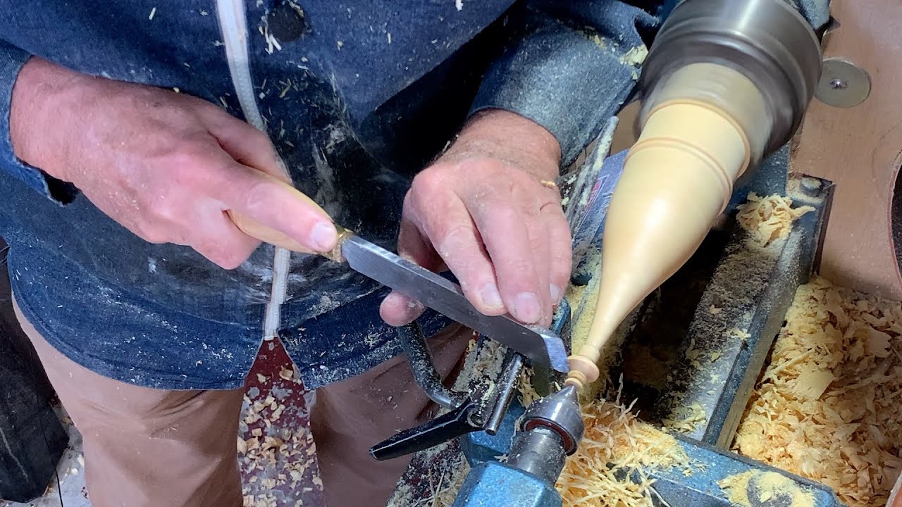 Richard Raffan turns a signature Tower Box with a suction-fit lid in Huon  Pine.