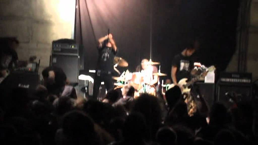 LOOKING FOR AN ANSWER (Esp) Live at Playfast 8 (grind core, death)